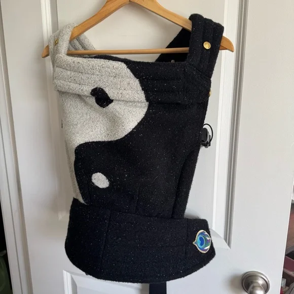 NIB Yin-Yang Artipoppe Carrier - Picture 2 of 6